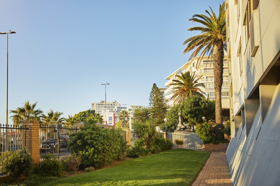 2 Bedroom Property for Sale in Sea Point Western Cape
